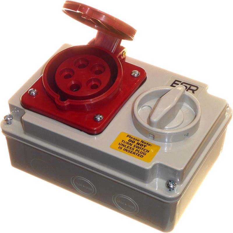 32A 5PIN MALE & FEMALE SOCKET  415V WITH SWITCH (INTERLOCK)