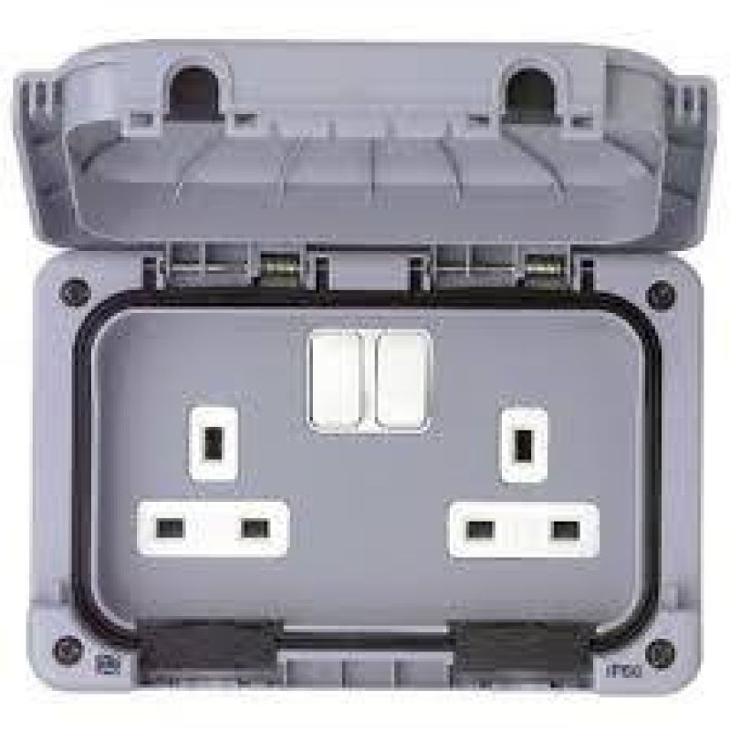 13A DOUBLE WEATHERPROF SOCKET SWITCHED IP66 (MK)